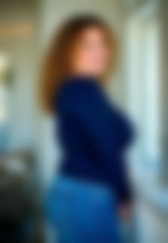 Eva, 35